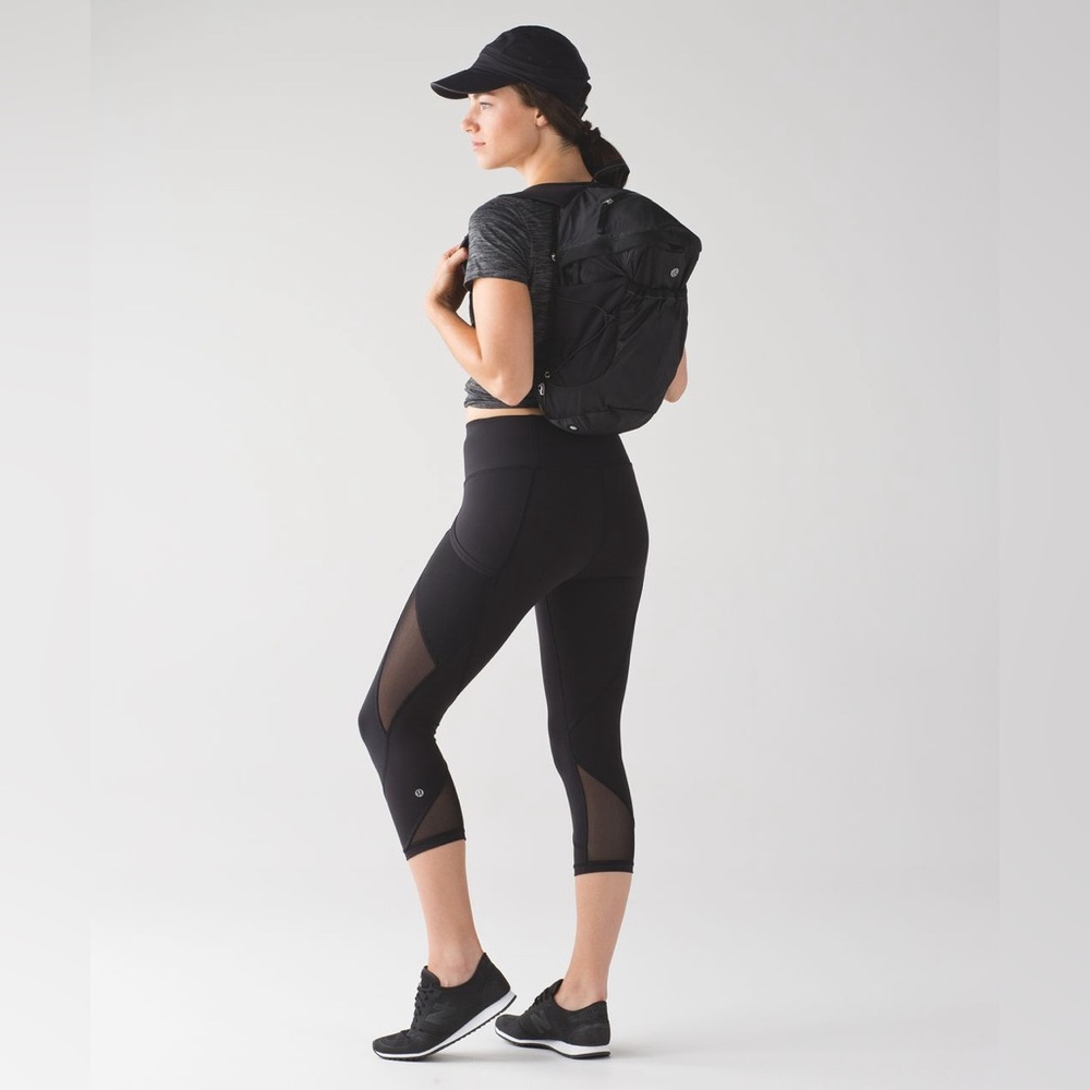 Lululemon Fast As Light Cropped Leggings